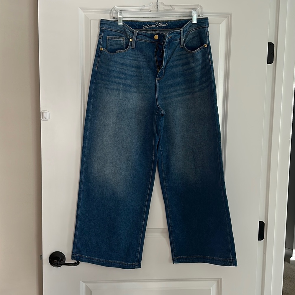 Universal Thread Wide leg cropped jean, medium wash.